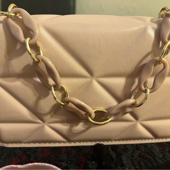 Women bag light pink color with a fashion chain on it. Brand new. - Picture 6 of 8
